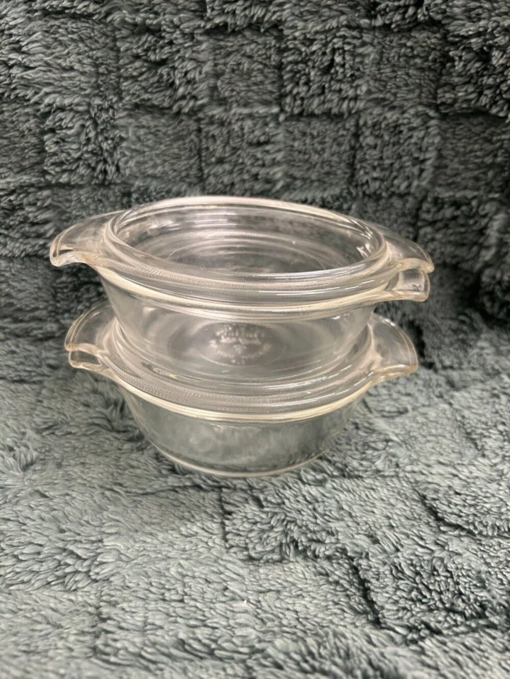 Anchor Hocking Fire King Set of two 12 oz dishes with lids